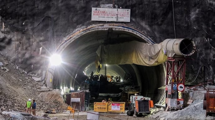 Uttarkashi Tunnel Collapse, Rescue Work on Hold as Drilling Machine Dreaks Down