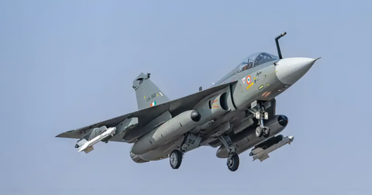 MoD Sets Firm Deadline for HAL to Deliver 18 Tejas Mk1A and Trainer Aircraft by March 2025
