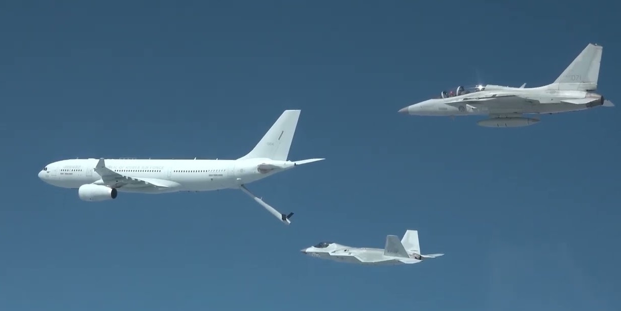  South Korea's KF-21 Boramae Fighter Jet Complete Successful Aerial Refueling Test