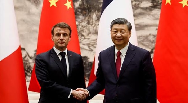 Chinese President Offers to Strengthen China-France Ties After French President inks Defence Deals with India