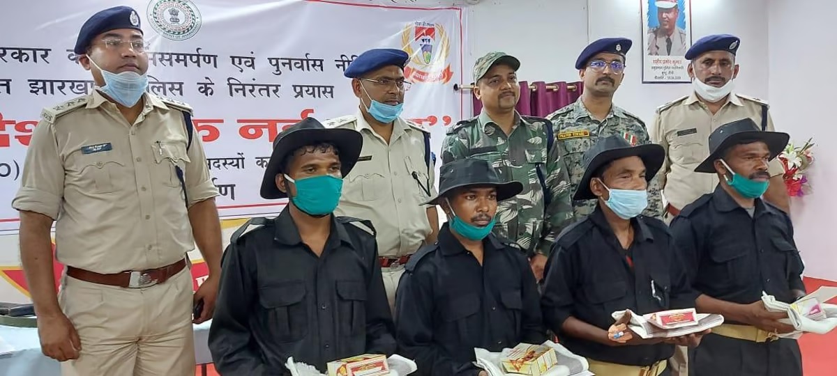 12 Maoists Surrender in Jharkhand: Report