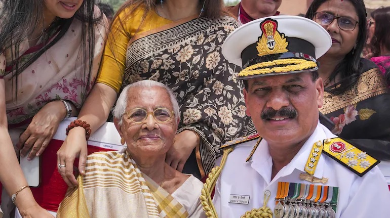 Admiral Dinesh Kumar Tripathi Takes Charge as 26th Chief of Indian Navy, Succeeding Admiral R Hari Kumar