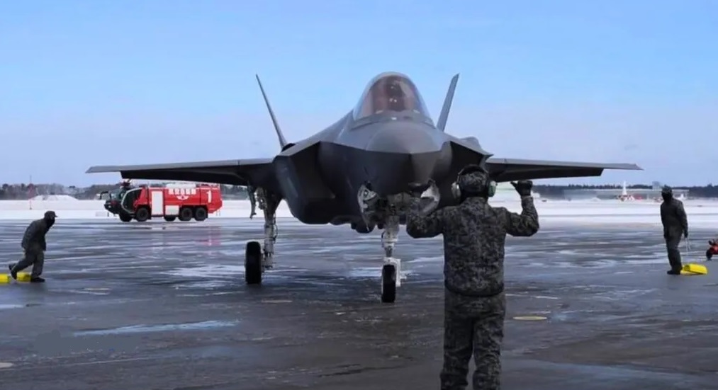 Two Japanese F-35A Stealth Fighters Make Emergency Landings in Aomori ,No Injuries Reported