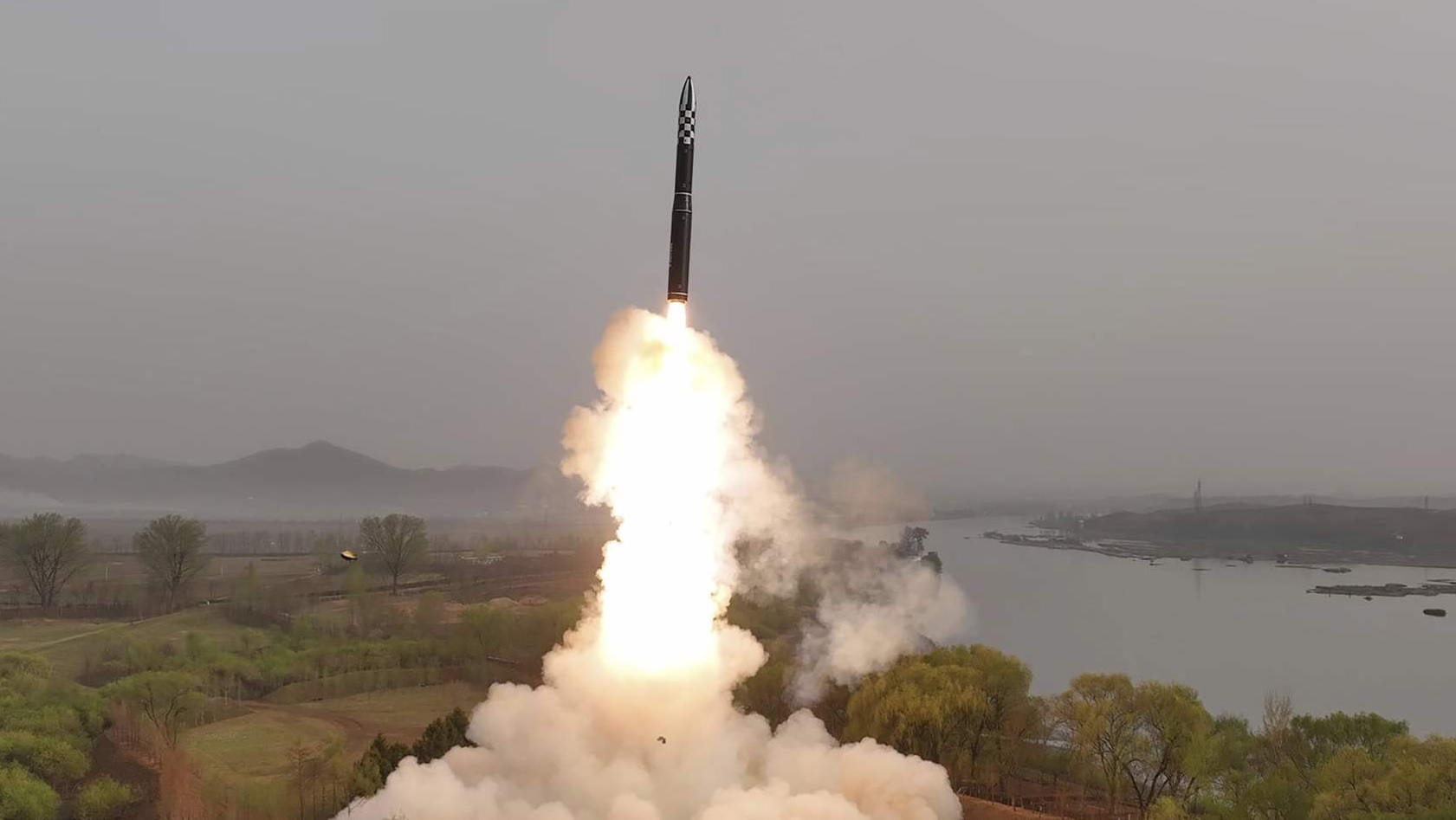 North Korea aims to Switch to Solid-fuel Missiles for Faster Launches