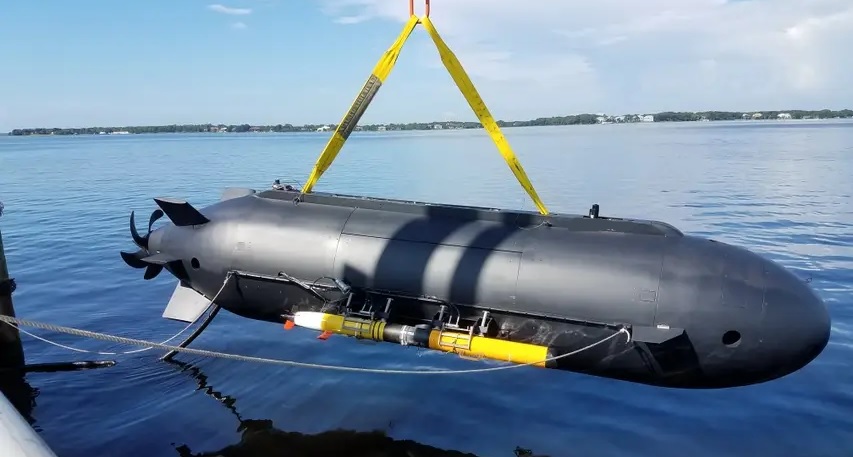 US Navy Taps Three Companies to Develop Prototypes for Large Undersea Drones