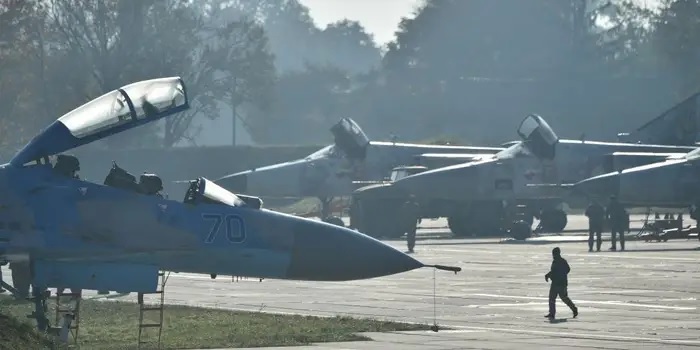 Ukrainian Air Base Under Fire: Russia Intensifies Strikes Ahead of F-16 Arrivals