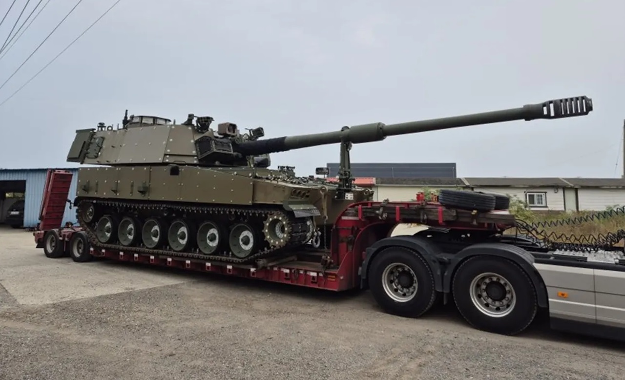 Australia’s First Huntsman Howitzer Spotted in South Korea