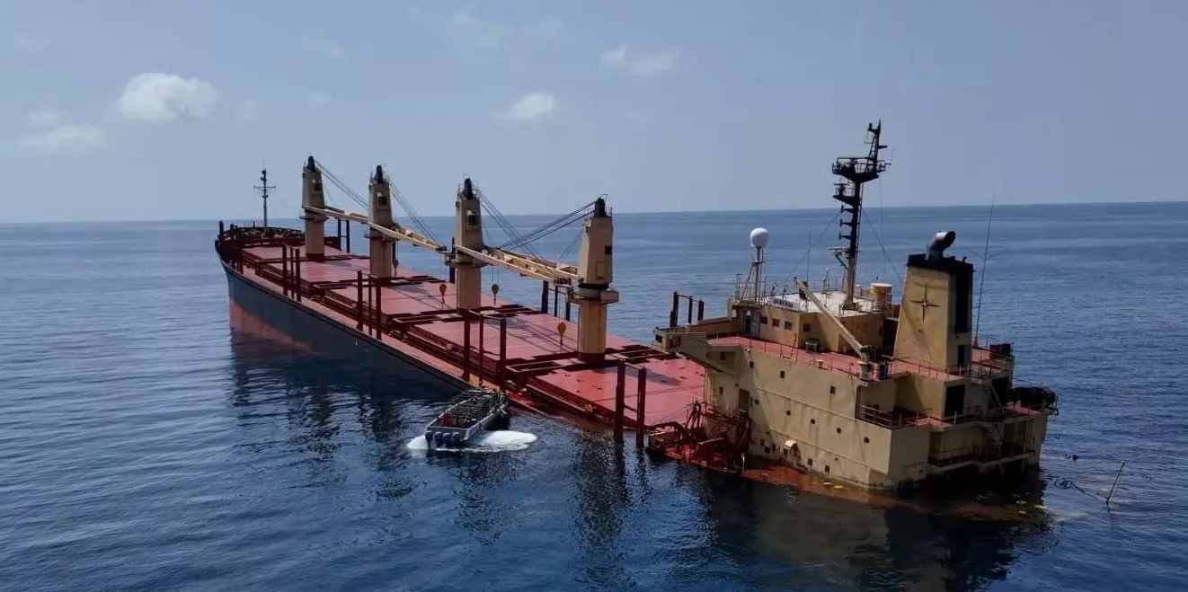 A Ship Earlier Hit by Yemen's Houthi Rebels Sinks in the Red Sea, The First Vessel Lost in Conflict