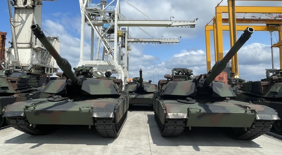 Poland Forces Receive New Batch of M1A1 Abrams Tanks