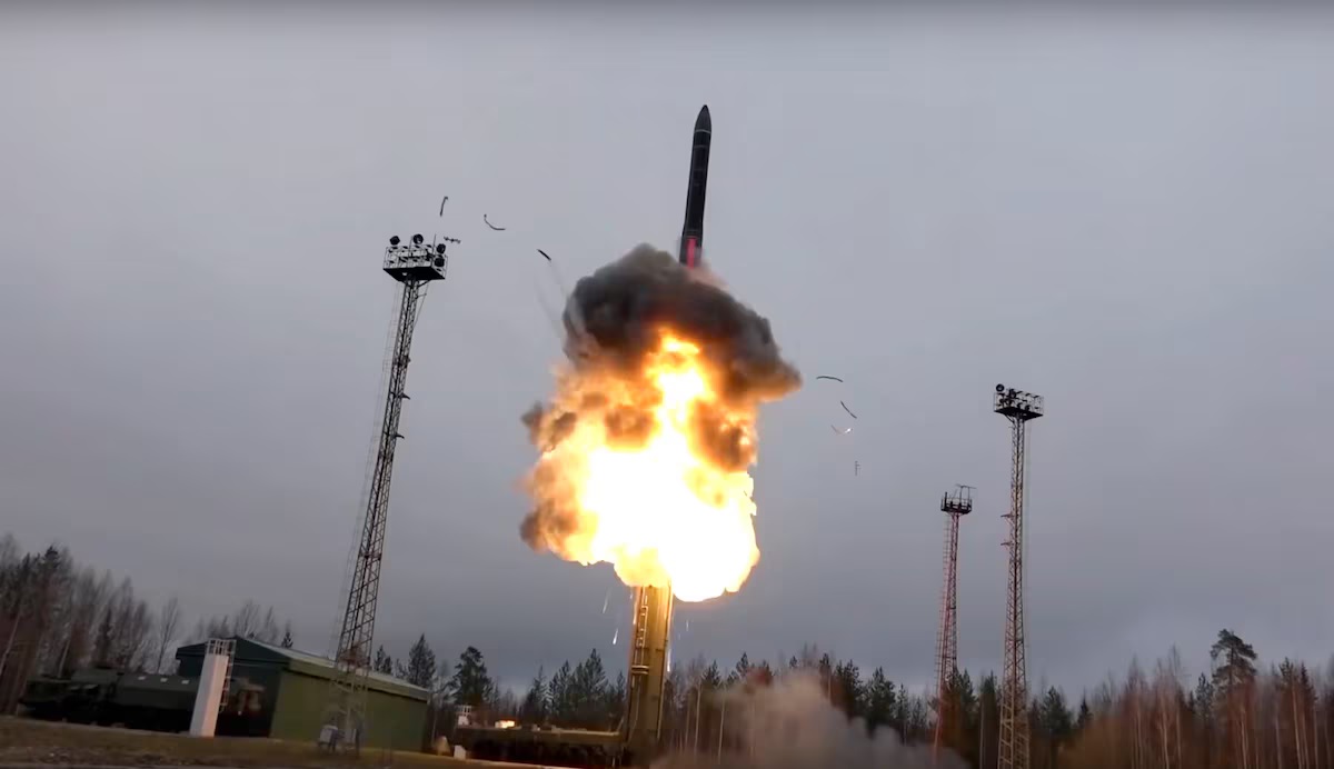 Putin Approved Moscow-Made 'Oreshnik' Missile for Attack, Not an ICBM Fired on Ukraine