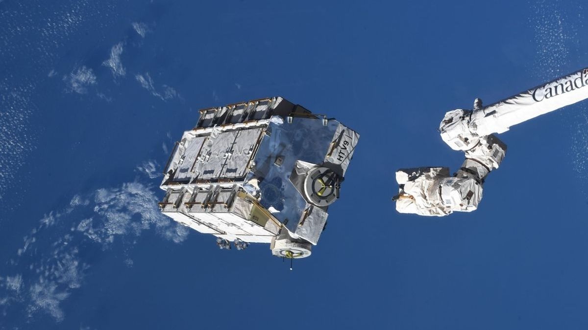 5,800 Pounds of Batteries Tossed off the ISS in 2021 will Fall to Earth Today