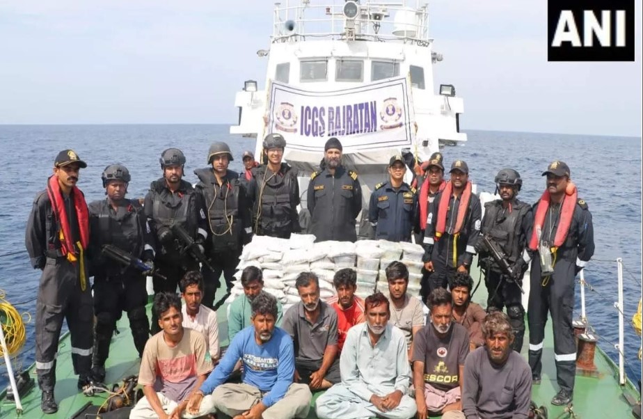 ICG Foils Pakistan's Drug Smuggling Attempt; Seizes Narcotics Worth Rs 600 Crore off Gujarat Coast